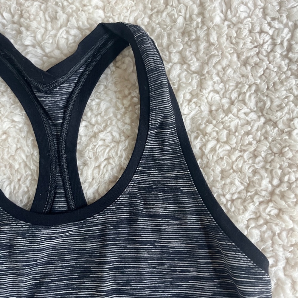 Lululemon Women's Gray & Black Racerback Tank Top Size 8 - Picture 4 of 7